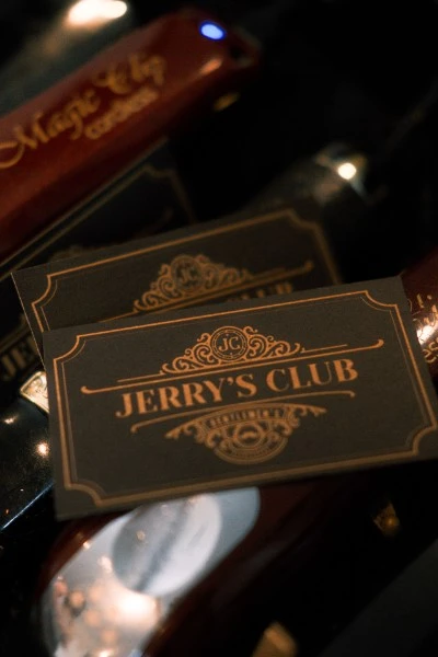 Cartes Jerry's Club sur le comptoir